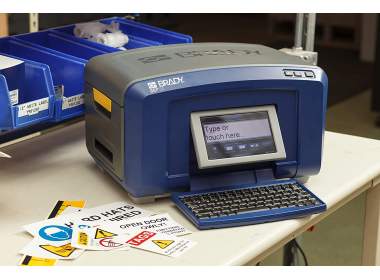 BBP35 Multicolour Sign and Label Printer – CYRILLIC. Цветной промышленный принтер для печати знаков и этикеток BBP35 – клавиатура кириллица.
