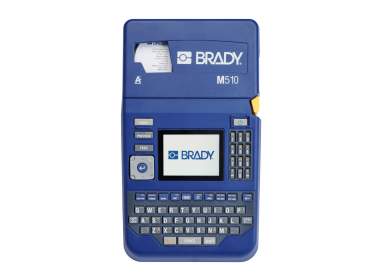 Принтер BRADY M510-KIT-EU-BWS с ПО BWS ADVANCED, англ. клавиатура. В компл.: жесткий кейс, аккумуляторная батареей NiMH, аккумуляторная батарея Li-ion, зарядное устройство, картридж с этикетками, магн. накладка, USB-накопитель с драйвером и мануалом